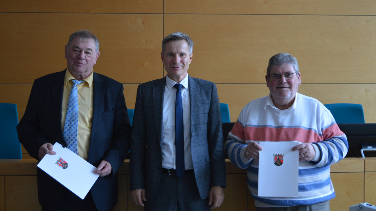 Präsident des Landgericht Gietzen mit den Geehrten Udo Lackmann und Jörg Walter